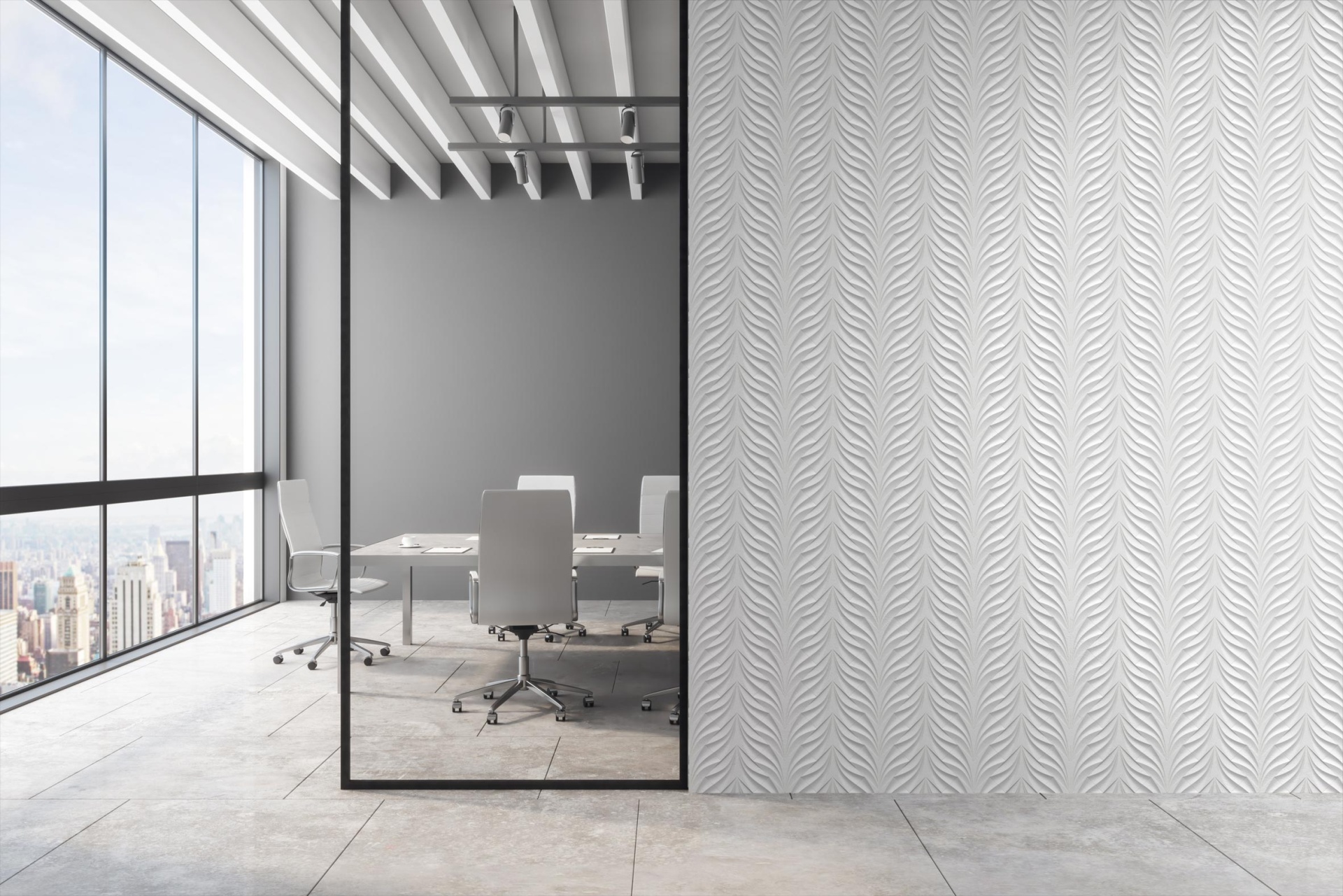 018 Parede texturizada cinza claro e divisória de vidro preto em escritório moderno com cadeiras brancas