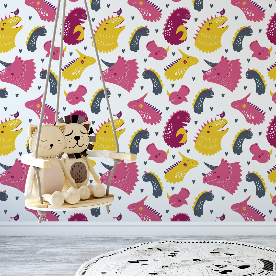 013 Papel de parede infantil colorido com dinossauros, balancé de madeira com peluches, chão madeira clara e tapete redondo branco.