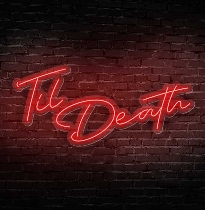 NeonLED | Til Death Sinal de néon vermelho 'Til Death' numa parede de tijolos.