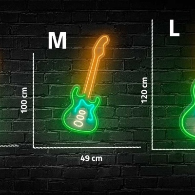 Três lâmpadas de néon em forma de guitarra em três tamanhos diferentes: pequeno, médio e grande, com números 000 na parte verde.