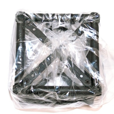 Suporte quadrado de metal preto embalada em plástico