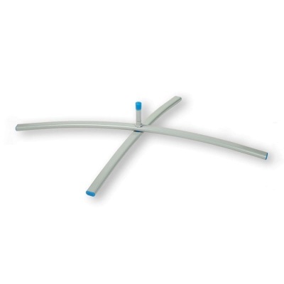 Base cruzada de metal cinzento para guarda-sol com pontas azuis