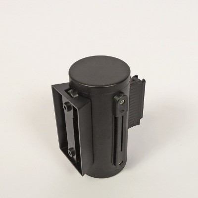 Objeto preto cilíndrico de plástico com estruturas laterais retangulares