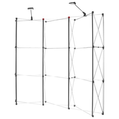 Estrutura metálica com luminárias em fundo branco