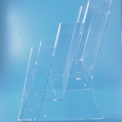 Expositor transparente de acrílico com quatro divisórias inclinadas