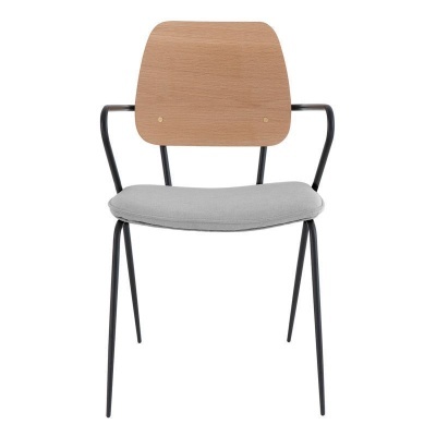 Cadeira moderna com assento cinza e encosto em madeira clara