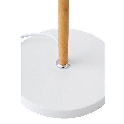 Base circular branca com haste de madeira clara e cabo elétrico branco