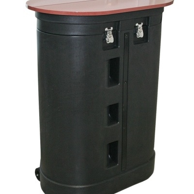 Móvel portátil preto com tampo de madeira castanha e fechos metálicos