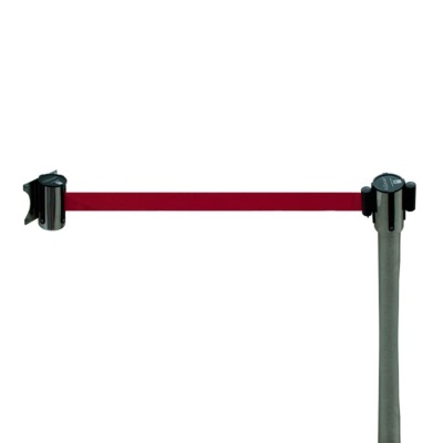 Barreira extensível metálica com cinta vermelha para controlo de acesso
