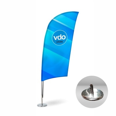 Estandarte azul com texto 'vdo STORE' em suporte metálico