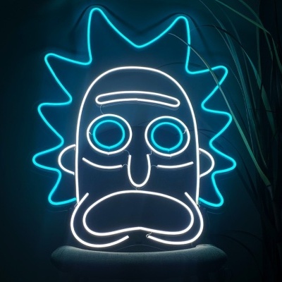 Luz de néon azul e branca do rosto do personagem Rick num fundo escuro
