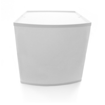 Caixa branca de plástico com tampa vista de frente