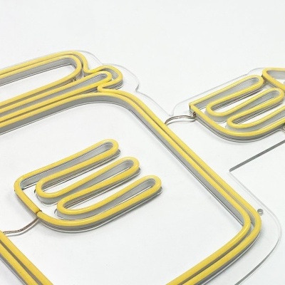 Letreiro em néon amarelo em formato de frasco de gel para mãos e texto 'ENWAX'