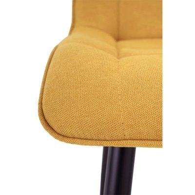 Assento de cadeira amarelo mostarda com pernas pretas