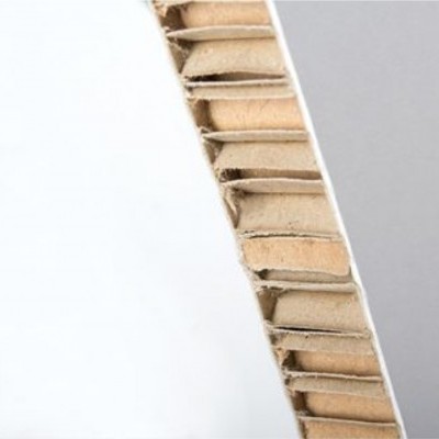 folha de papelão ondulado vista de lado