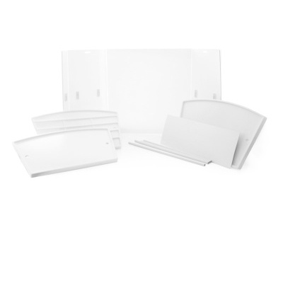 painéis brancos modulares em fundo branco