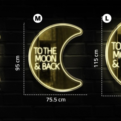 Três luminárias em forma de lua crescente com texto iluminado e diferentes tamanhos