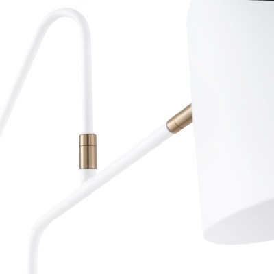 Luminária de parede branca com detalhes dourados e cúpula branca