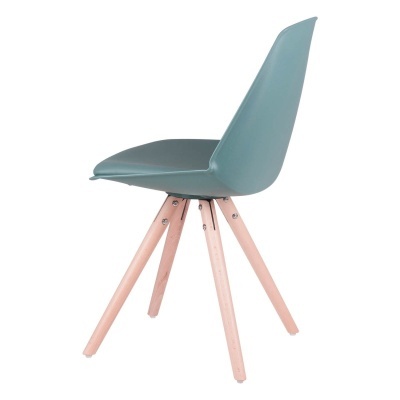 Cadeira azul esverdeada com pernas de madeira clara