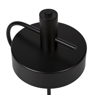 Base redonda preta de metal com tubo vertical e alavanca