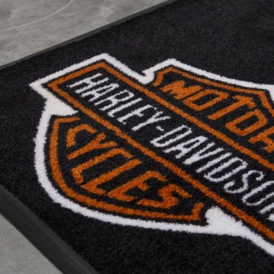 Tapete de chão preto com logótipo Harley-Davidson laranja e branco