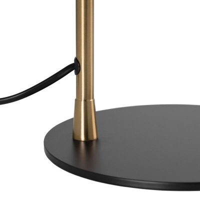 base redonda preta com haste dourada e cabo preto