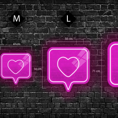 Painéis luminosos rosa em forma de balão com coração em quatro tamanhos, com medidas em cm, sobre parede de tijolos pretos.