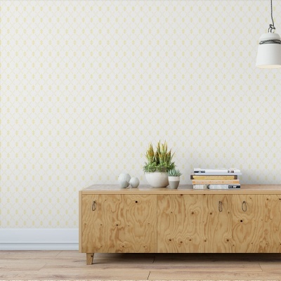 Apara de madeira clara com plantas e livros num ambiente minimalista