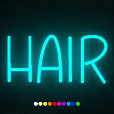 Sinal luminoso azul neón com a palavra 'HAIR'