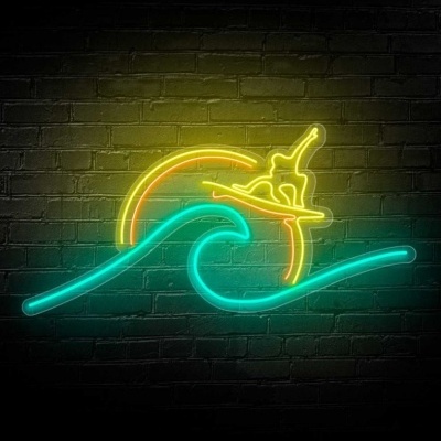 Sinal de neon com surfista numa onda e sol