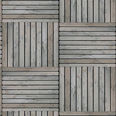 Piso modular exterior em tábuas de madeira cinzenta com padrões verticais e horizontais