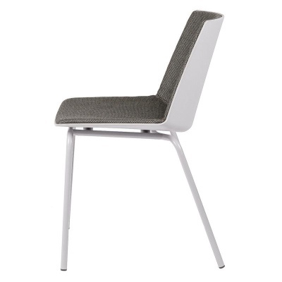 cadeira metálica branca com assento e encosto cinzento estofado vista lateral