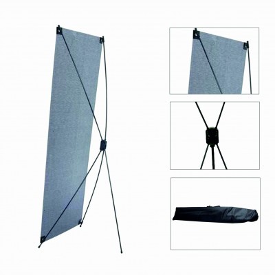 Suporte para banner tipo X cinza com estrutura metálica preta e bolsa de transporte preta