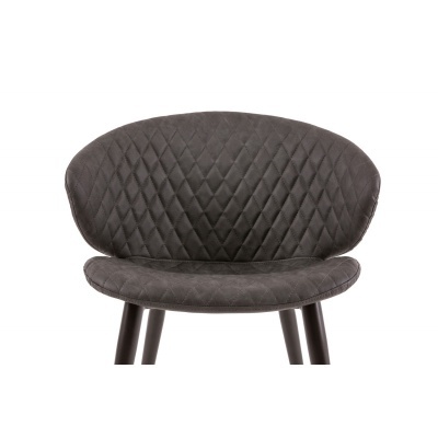 Cadeira cinza escura estofada com padrão em losango e pernas pretas