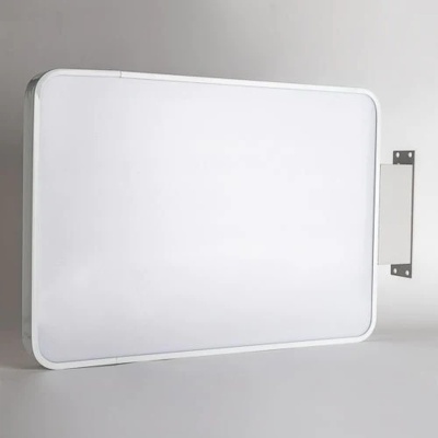 Quadro rectangular branco com moldura prateada e suporte metálico à direita