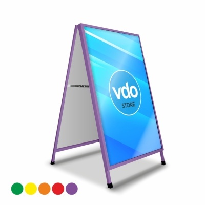 Expositor tipo cavalete roxo com painel azul e texto vdo STORE