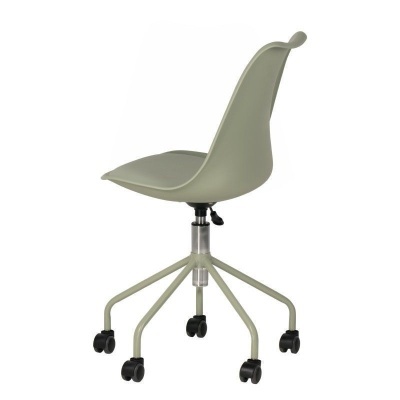 Cadeira de escritório cinzenta com rodas e base metálica