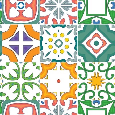 Azulejos coloridos com padrões geométricos e florais
