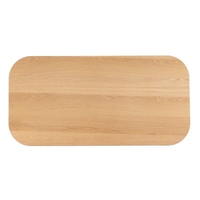 Prancha retangular de madeira clara com cantos arredondados.