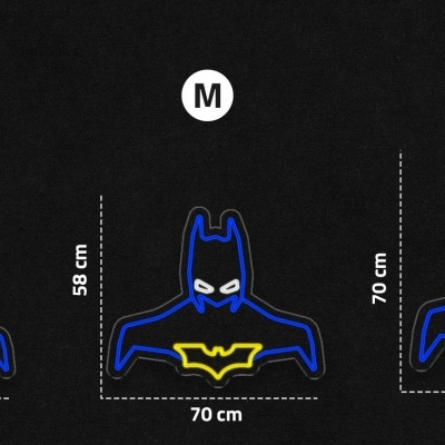 Três tapetes Batman pretos com contornos azuis e símbolo amarelo em três tamanhos.