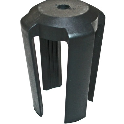 Suporte ou peça plástica preta cilíndrica com quatro pernas