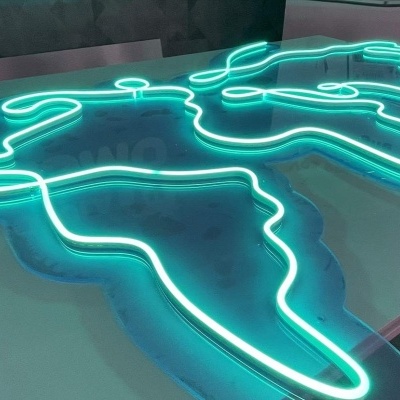 Placa decorativa luminosa em forma de mapa mundi azul neon