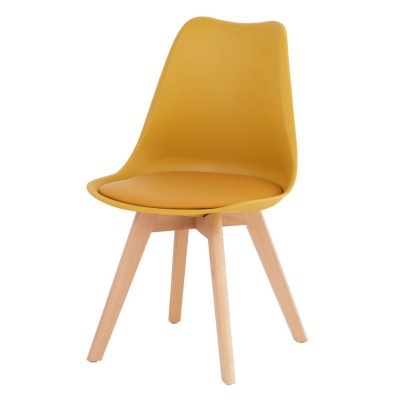 Cadeira amarela mostarda com pés de madeira clara