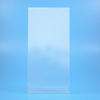 Suporte acrílico transparente retangular em fundo azul