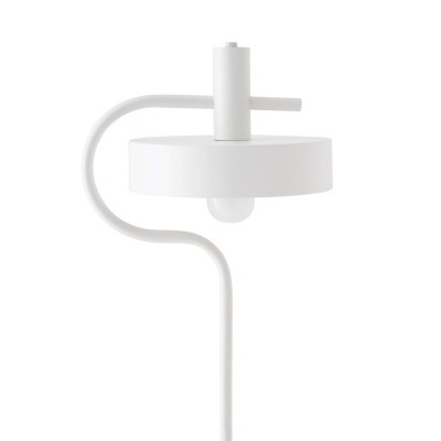 Candeeiro de parede branco minimalista com estrutura curva