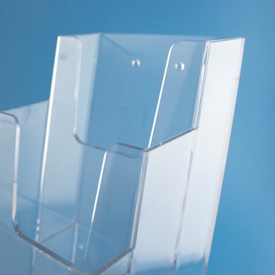 Expositor transparente em acrílico com três compartimentos