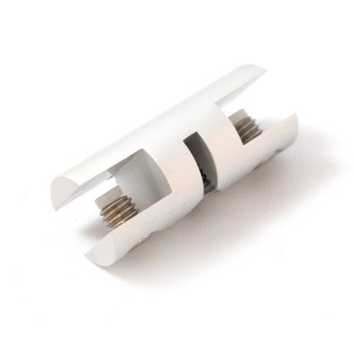 Peça metálica branca com parafusos sobre fundo branco