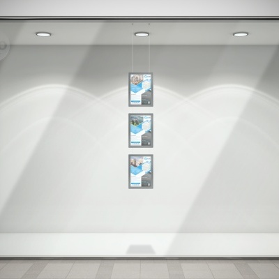 Montra de loja branca com três posters verticais e logo VIVO no canto superior esquerdo