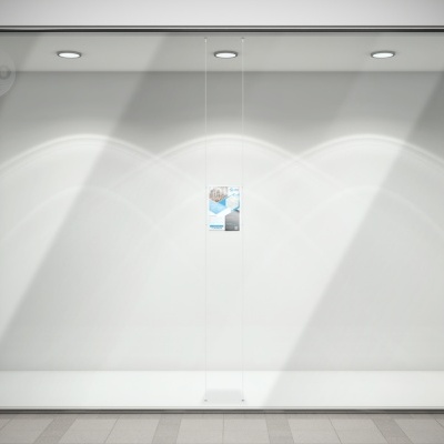 Vitrine de loja vazia com porta de vidro e parede branca iluminada