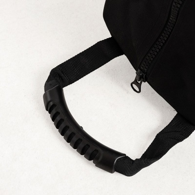 Alça preta com pega ergonómica em bolsa de tecido preto